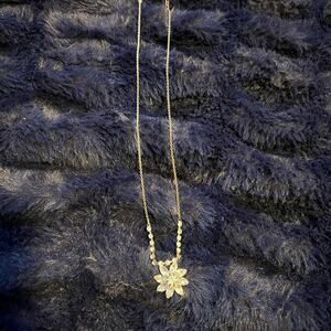 Silver Tone Crystal Flower Pendant Necklace Adjustable Chain 18–20” EUC